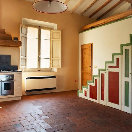 I Magazzini Apartment Marti Luaran gambar